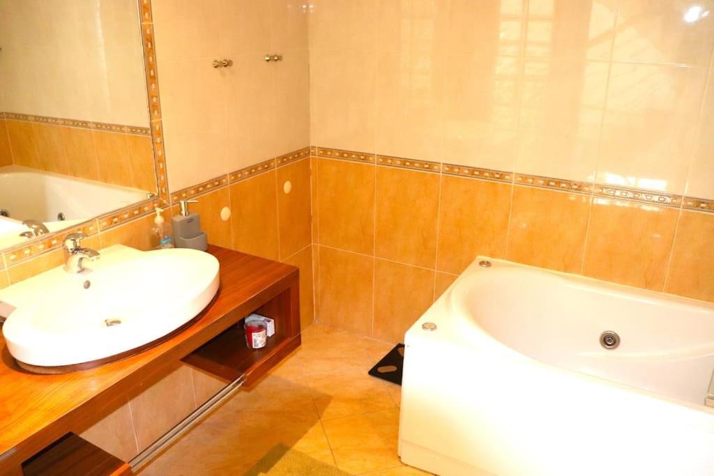 Sea Breeze House Ericeira - Ribeira Dilhas Beach エクステリア 写真